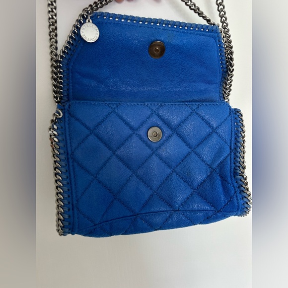 Stella McCartney Vegetarian Suede Quilted Chain-Link Crossbody Bag in Blue - Picture 9 of 16